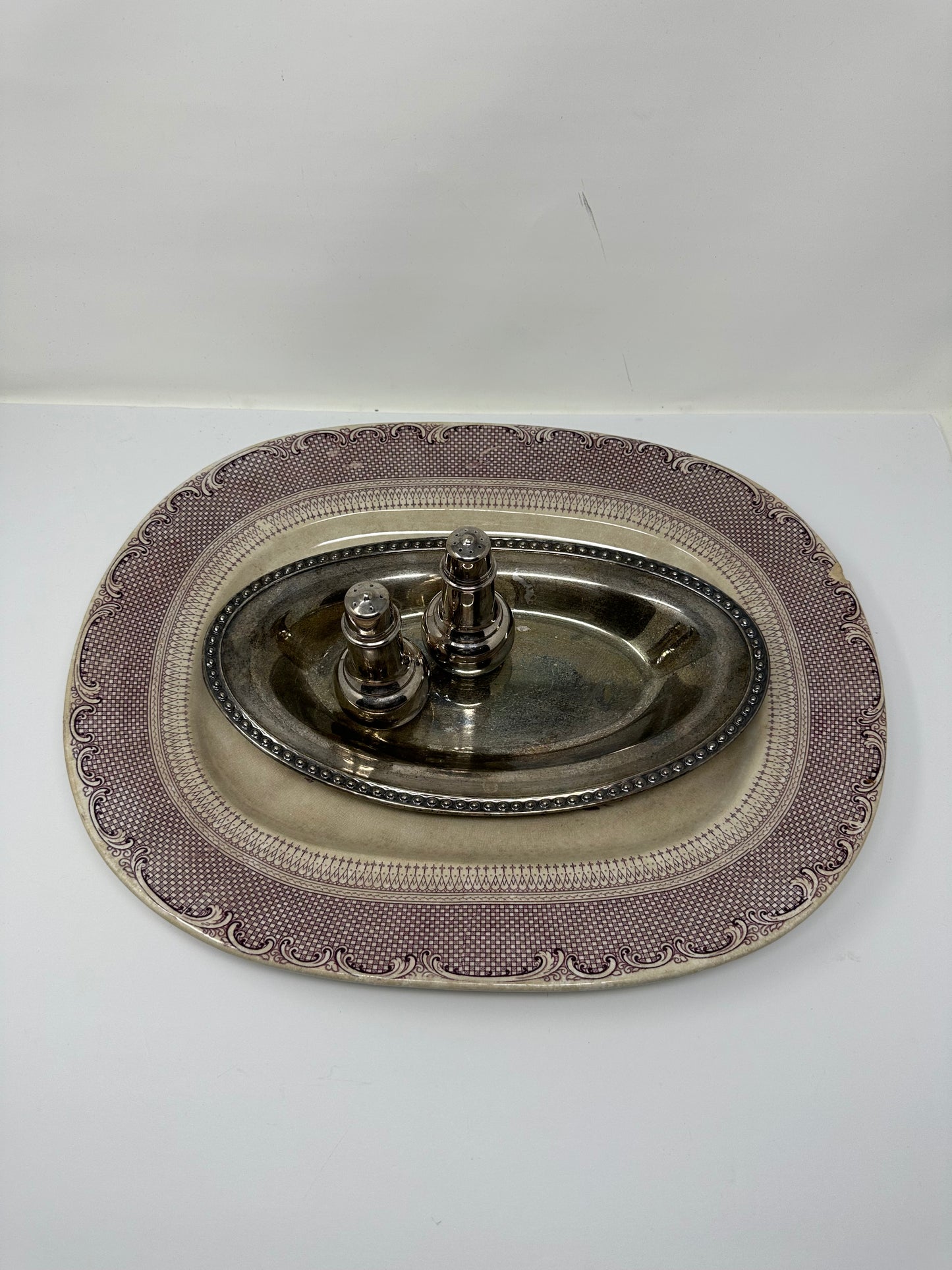 Vintage Oval Tray II - Timeless Elegance for Your Home with this bread tray