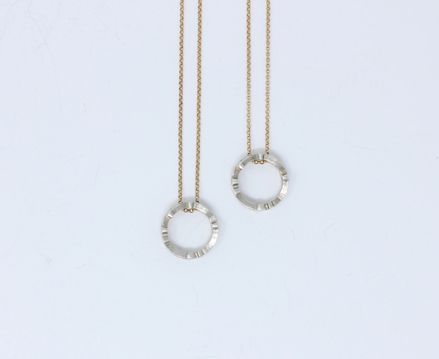 Circle pendant necklace