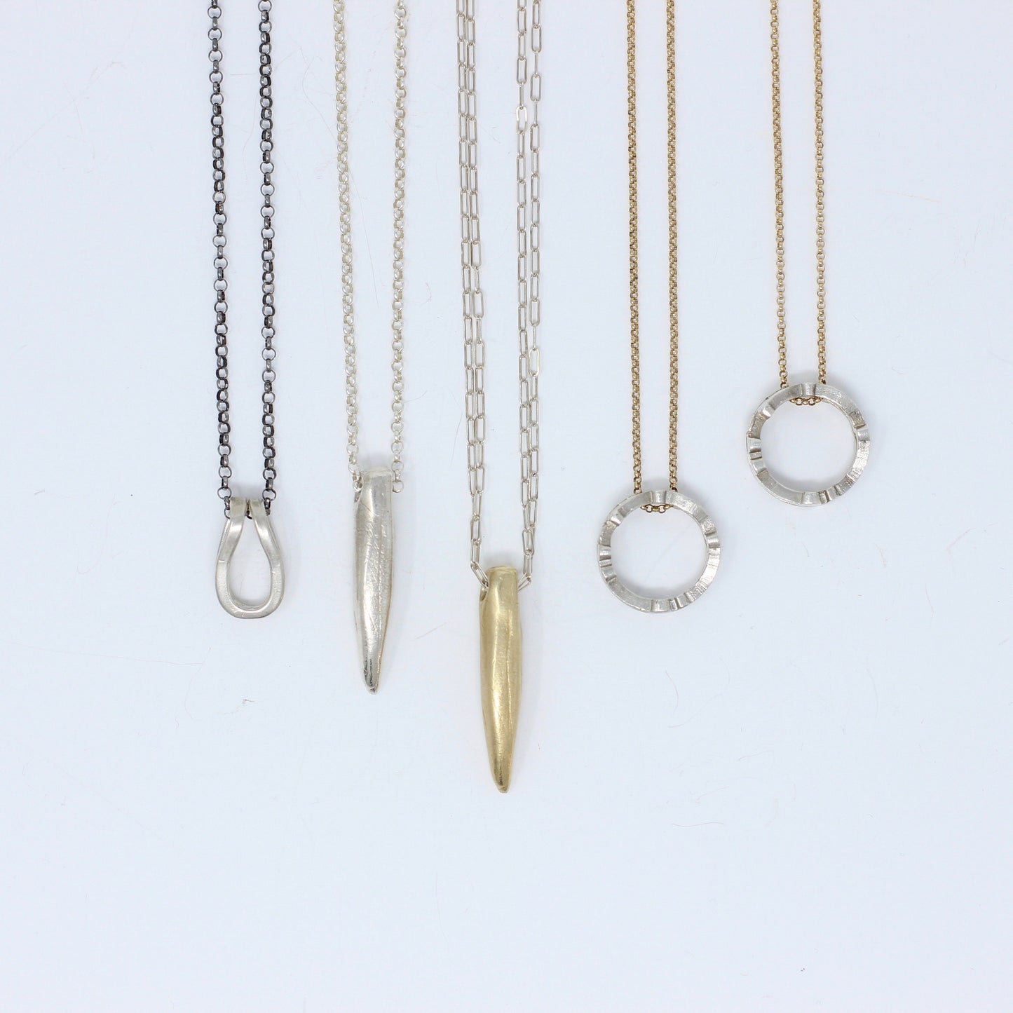 Circle pendant necklace