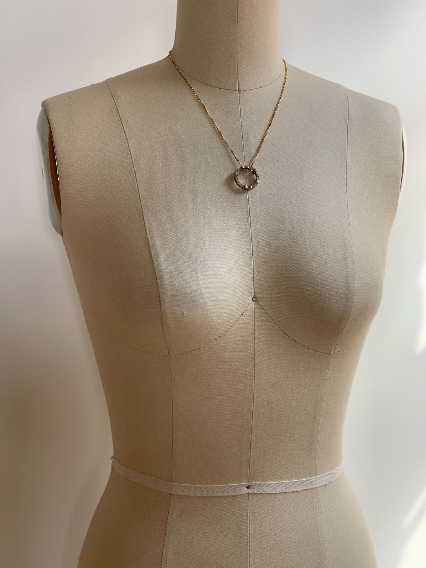 Circle pendant necklace
